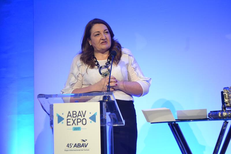 Magda Nassar discursando na abertura da Abav 2018
